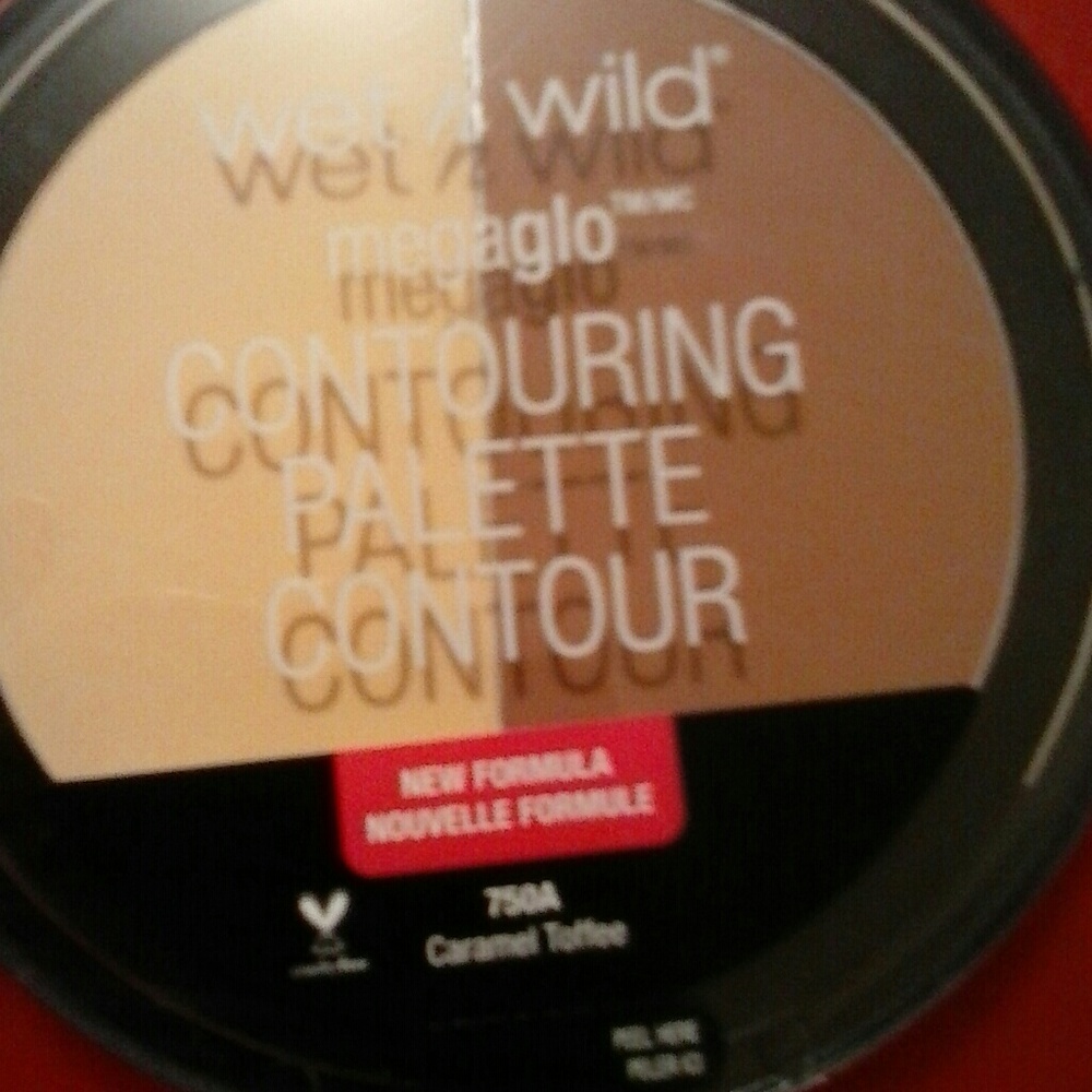 NWT NEW FORMULA CONTORING PALETTE  Caramel Toffe - Picture 7 of 8
